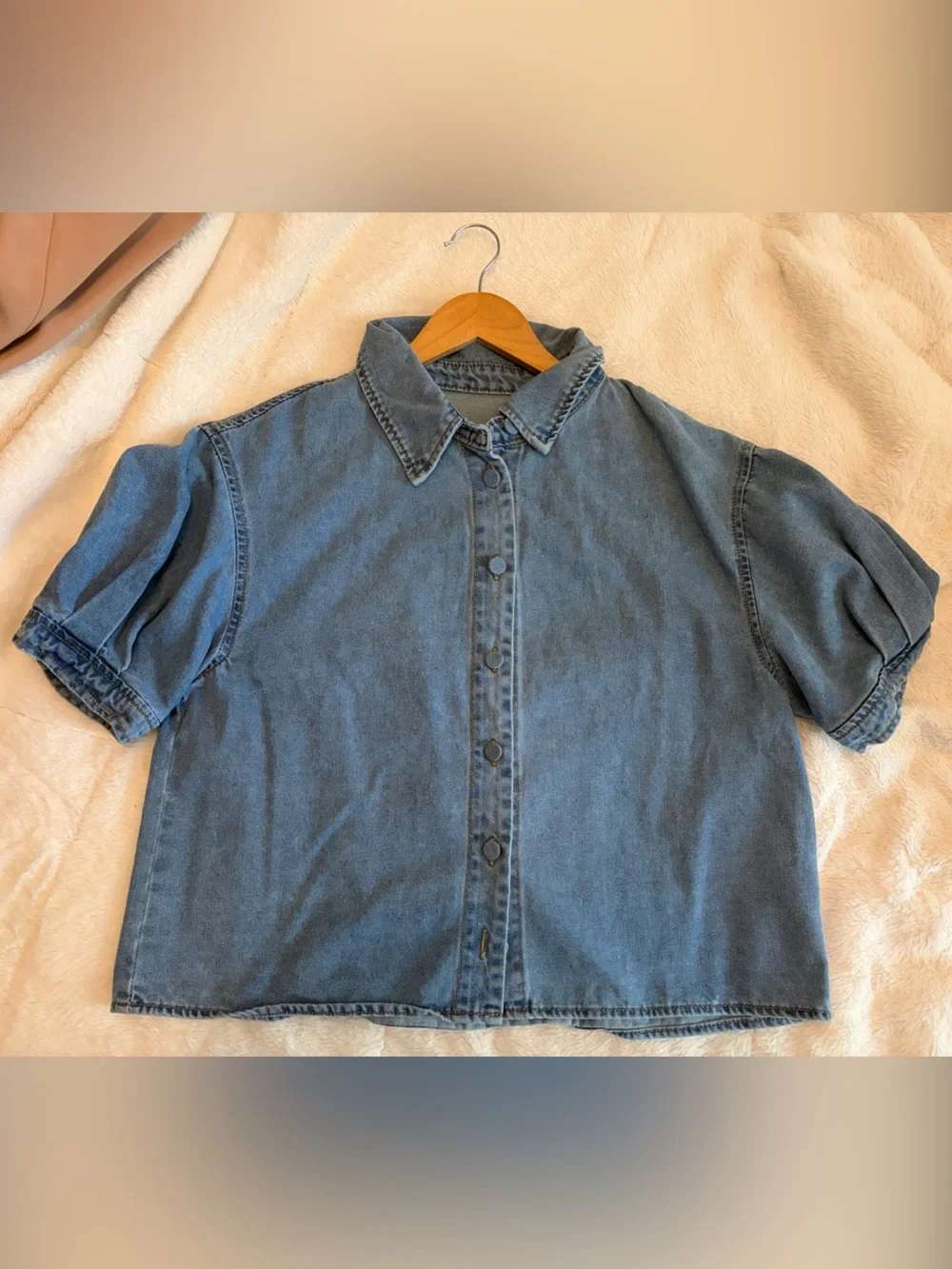 Short-Sleeve Denim Button-Front Shirt in Blue